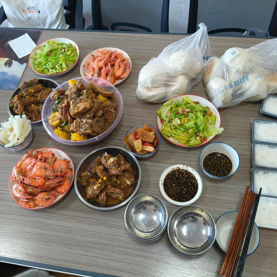 Sjefene lager lunsj for alle!