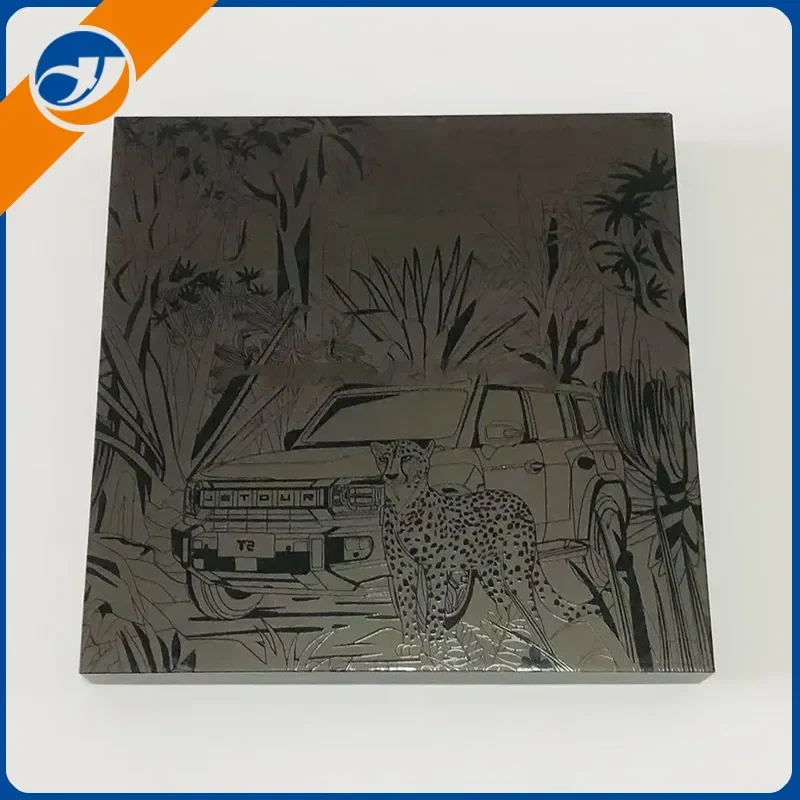 Svart matt preget gaveeske